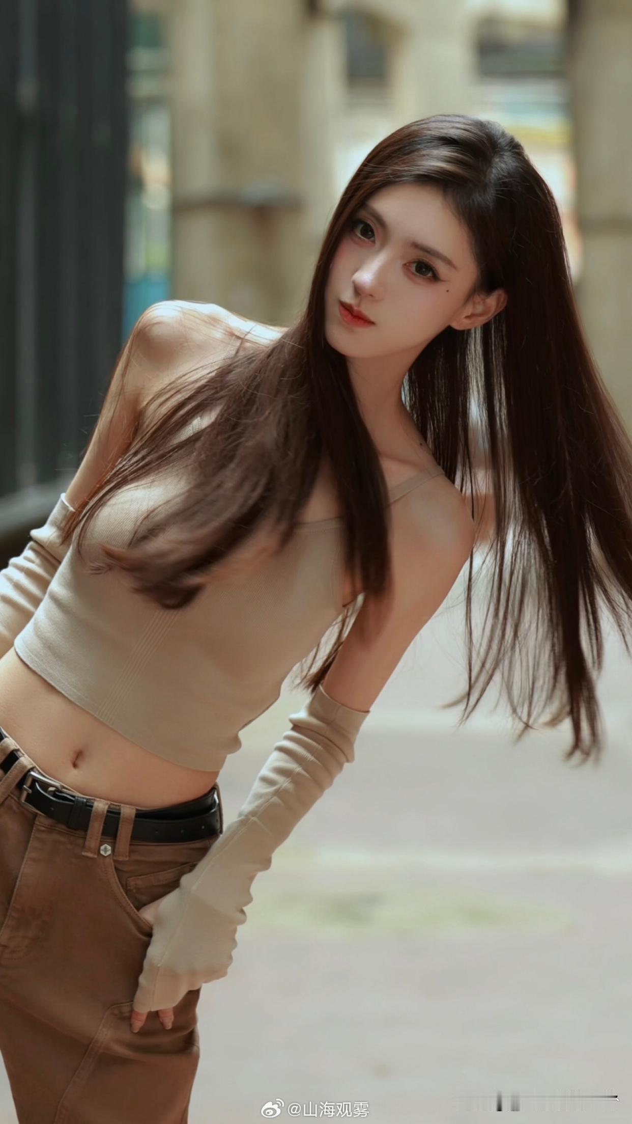 元气少女，甜美笑容，时尚穿搭，元气满满的一天！🌞👗💄