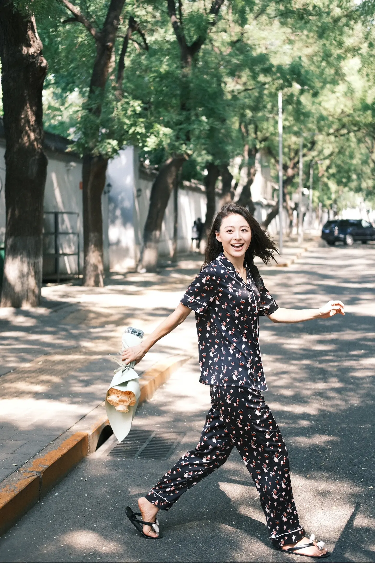 一直保持这样明媚的笑容吧。