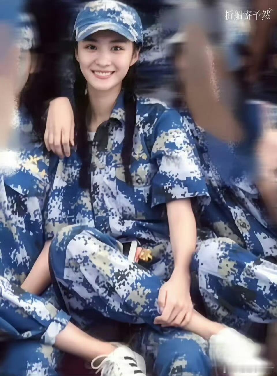 女明星的军训照迪丽热巴、娜扎、孟子义、赵今麦、田曦薇、王楚然、宋祖儿、张婧仪、陈