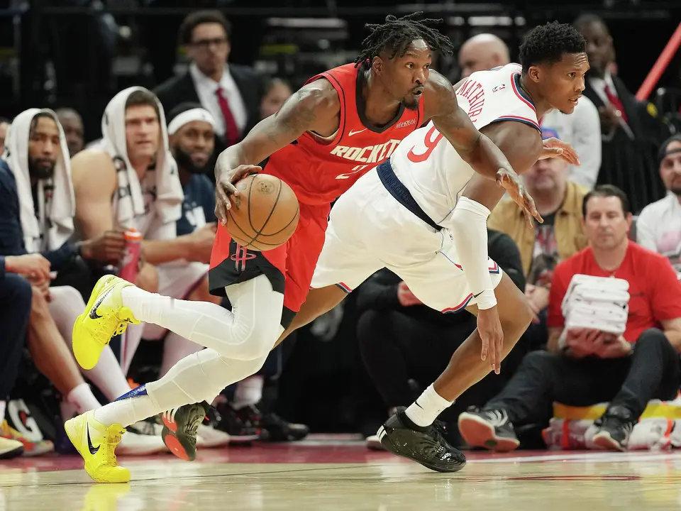 火记：芬尼史密斯最近出场时间锐减，甚至经常跌出轮换，上场的时候表现也不好。他本赛