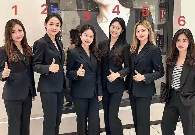 出差选人，直接锁定3号，别犹豫。1号那种只会点头的“听话包”，带出去纯属累赘，遇