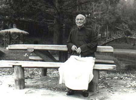 1975年老蒋咽气前才敢说：潜伏最久的“卧底”不是吴石，是天天坐我旁边开会的这位