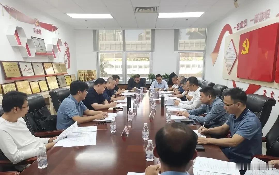  衡阳赴广铁集团对接工作！近日，衡东谭建华率队赴广铁集团就绿色纯碱项目的配套设施
