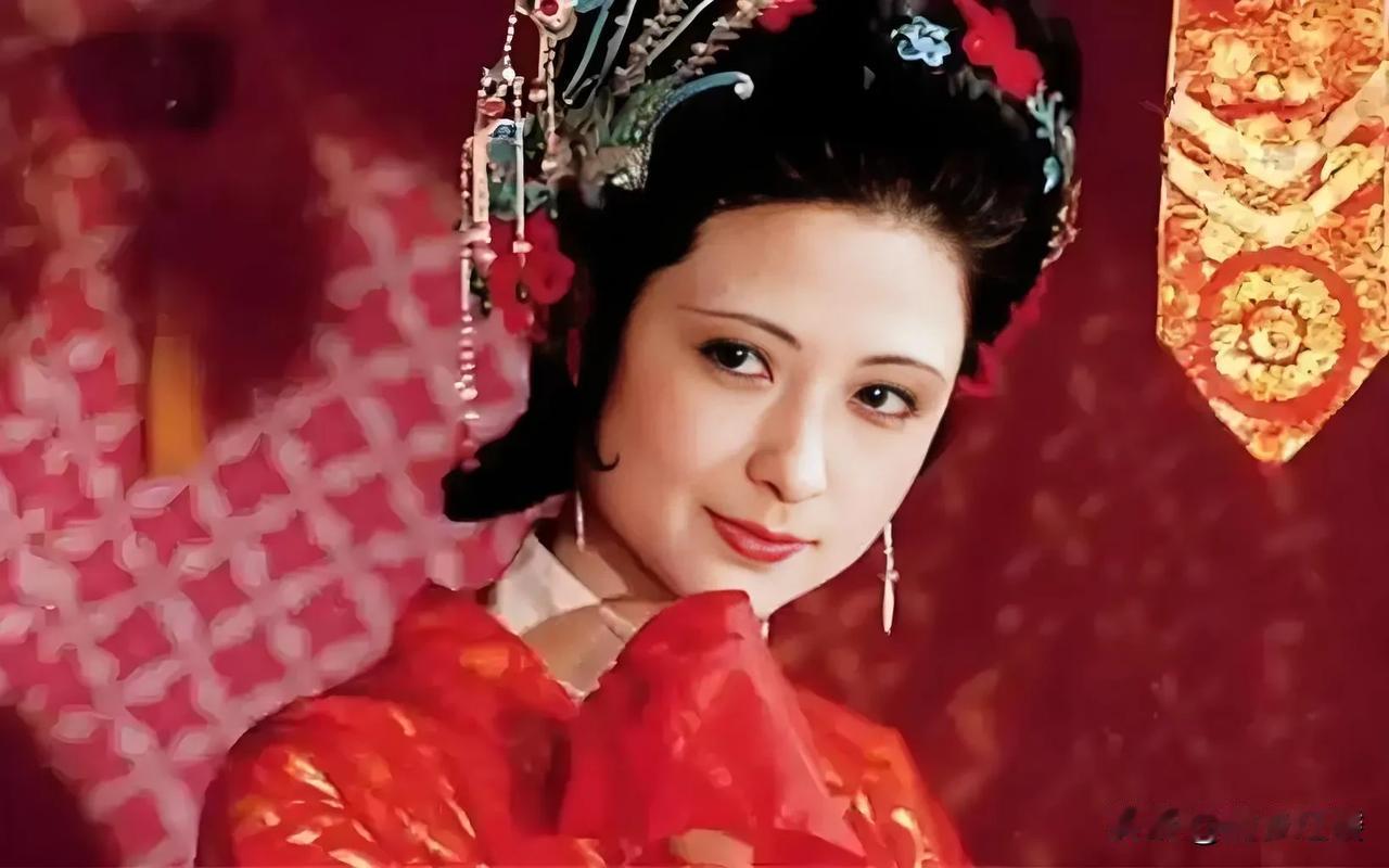 贾琏偷娶尤二姐的小花枝巷，就是现在北京老城的花枝胡同，它在宁荣大街北边二里半的地