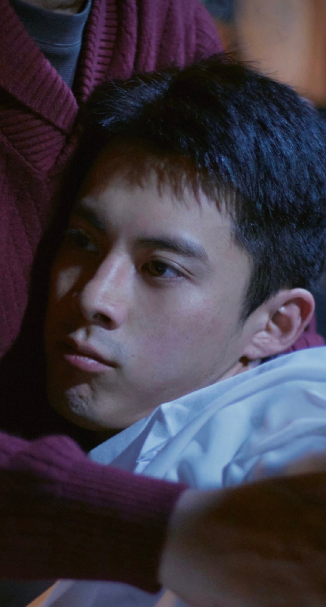 想听一个助眠音乐结果是下雨声…想起了我们的冉方旭可怜巴巴趴在雨夜，更睡不着了。