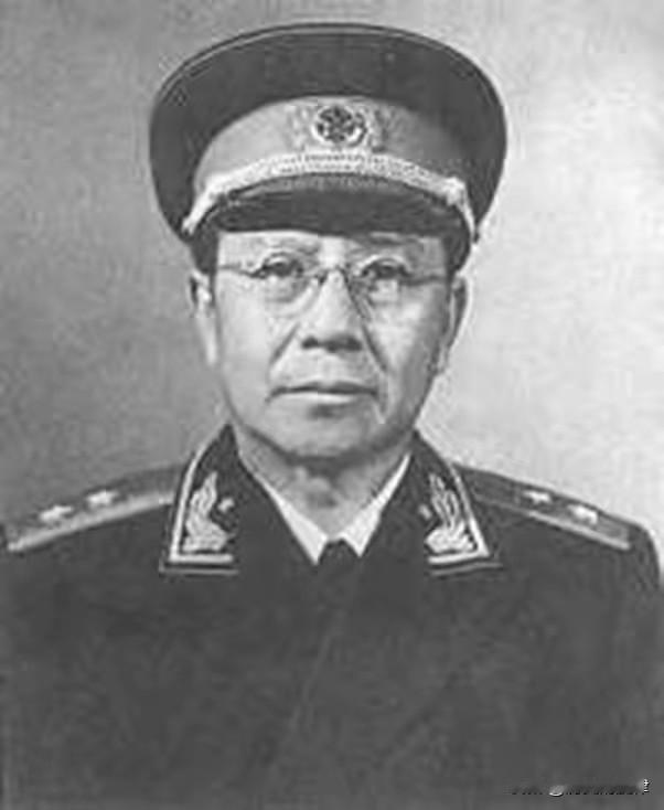 1958年老将归队，罗荣桓为他请衔，毛主席拍板：至少是上将！
 
1955年我军