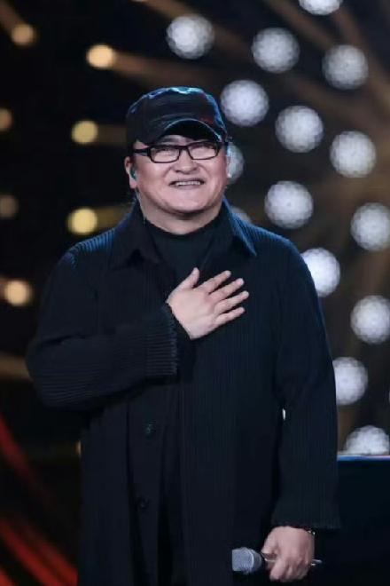歌手刘欢因病去世
我妈说的一句话
让我瞬间沉默了
她说刘欢不是一直有病吗？
不过