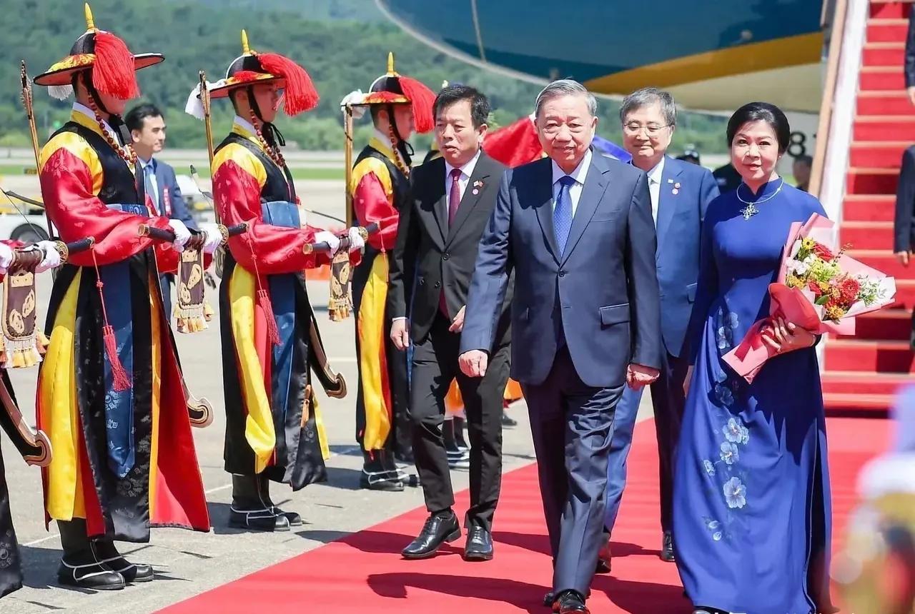 越南领导人苏林抵达韩国，开启对韩国的访问，苏林可能是韩国总统李在明上台后，第一个