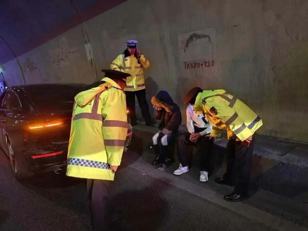 【爱车安全贴士 小车高速路上定速巡航故障，刹车失灵，时速115公里狂奔至燃油耗尽