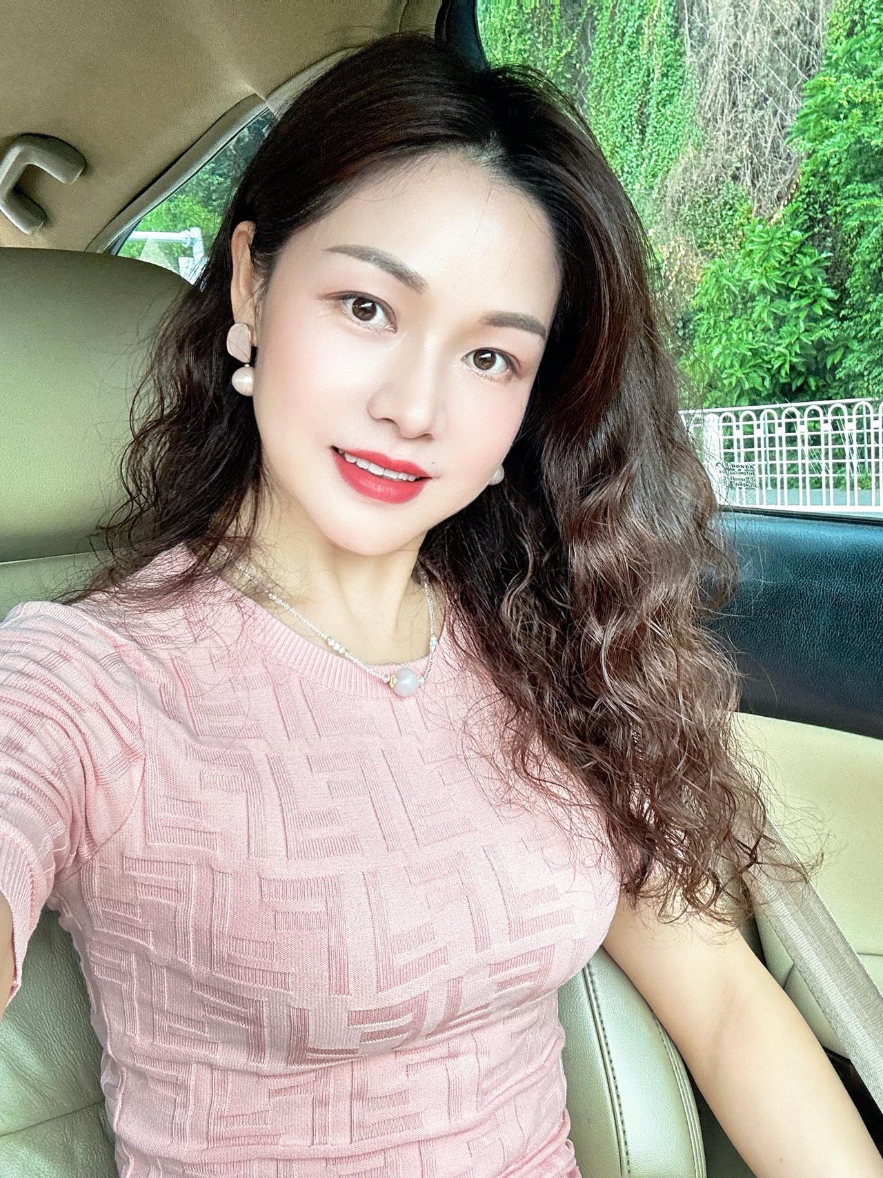 早安，愿你在新的一天里，遇见更好的自己！温柔风 穿搭女人味