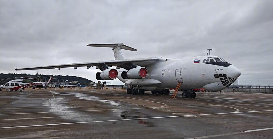 运-20B有一颗完全国产的心脏，伊尔-76可以放心地从一线撤下来了。
当运-20