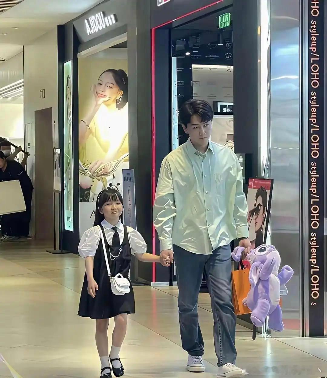不得不说，离了婚的陈晓，那个阳光帅气的大男孩又回来了 