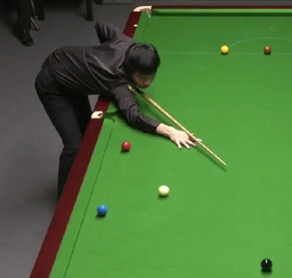 威尔士公开赛首轮资格赛，晚上18:00进行三场比赛结束，中国球员率先上阵4人，2