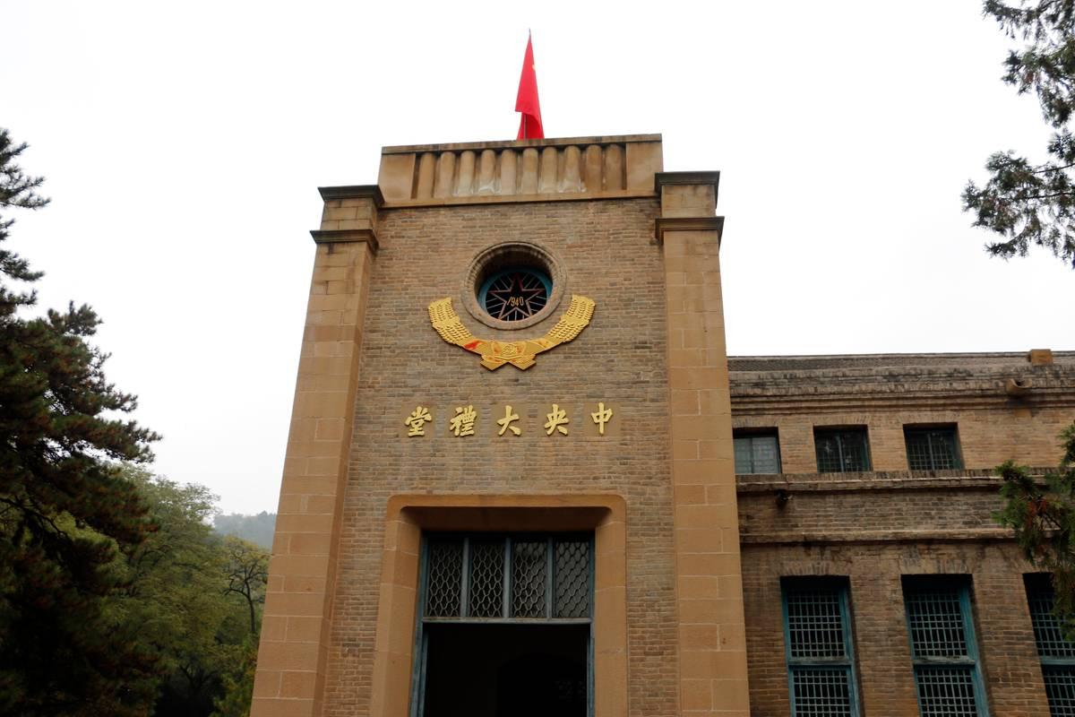 1945年七大，王稼祥落选中央委员，得204票，不到一半。

计票结果送到住处时