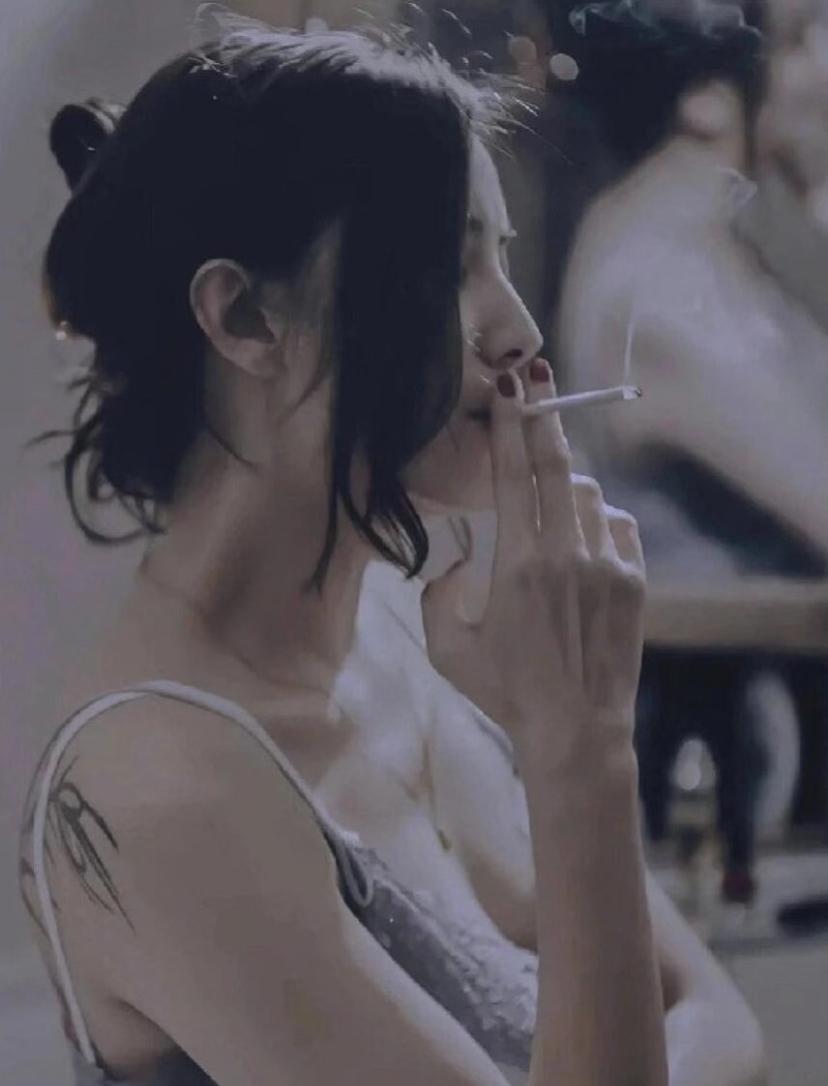 陪睡上位？
赶走原配？
宋佳真是这样的女人？
赫赫有名的小宋佳颜值自然没得说
高