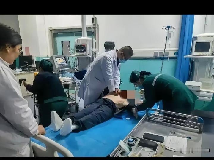 痛心!清明节，中年女子领着儿子去给丈夫上坟，因伤心过度趴在坟上不省人事再也没有醒