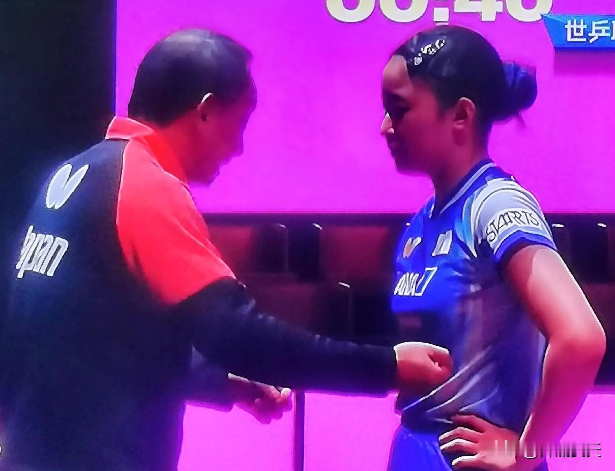 张本美和刚刚要了暂停，和父亲沟通用的不是日语，不是四川话，而是普通话。有一句我听