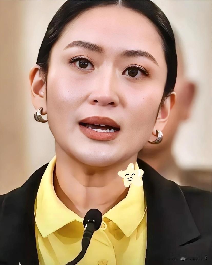 9月26号，阿努廷去了中国驻泰使馆。国庆招待会门口站着人，里面也热闹，他一进门就