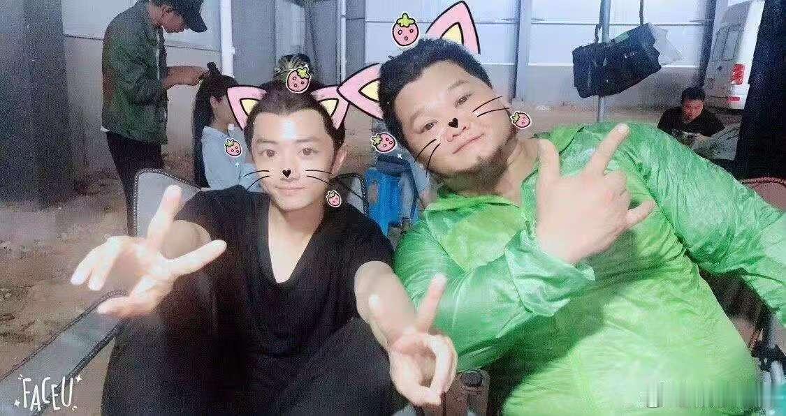 肖战美颜相机受害者肖战那些年拍过的猫耳特效 肖战美颜相机受害者哈哈哈哈哈 肖战