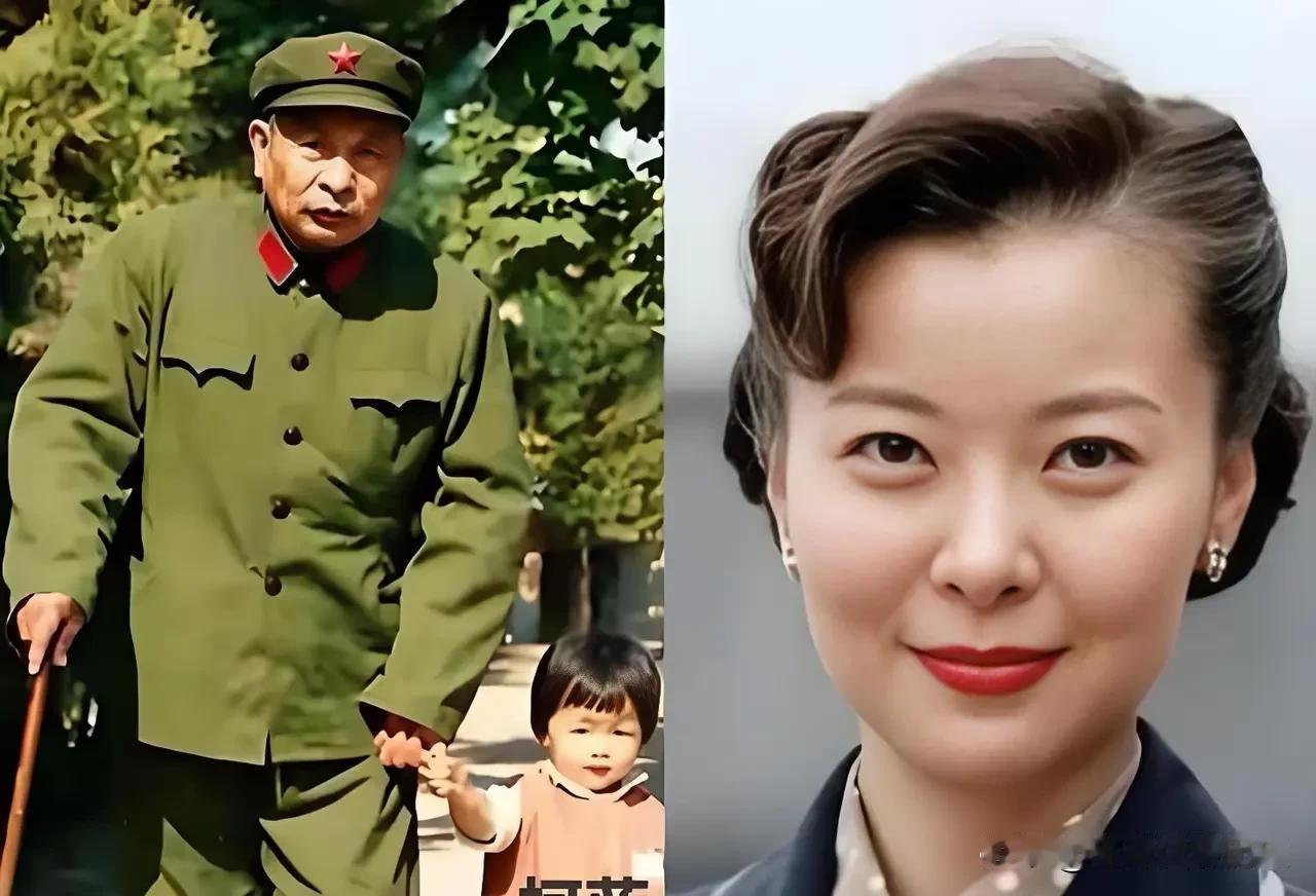 左侧是开国上将钟期光，一身军装沉稳威严，拄杖牵着孩童，尽显历经战火后的慈祥和蔼。