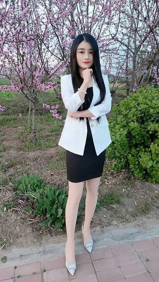 78岁陈明明的草莓园：人老了，别硬撑，有人帮是福气
 


芙蓉镇荷花村4组，住