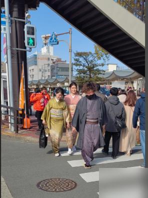 上海三万日本人的日子。

最近有点不平静。日本驻沪总领馆发邮件提醒在沪日本人注意