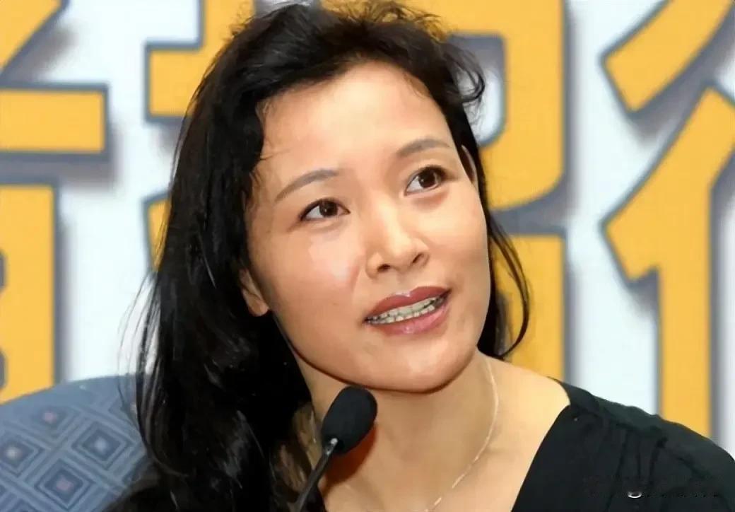 “装福，使劲地装！”近日，演员陈冲在鲁豫访谈节目中的一段采访内容，在网络掀起不小