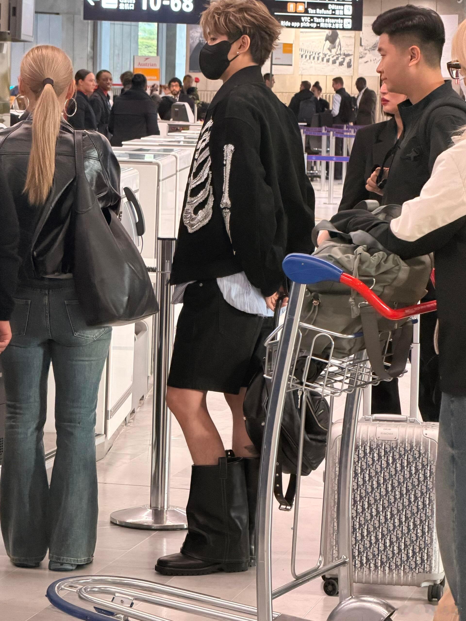 邓为私服回国，潮到风湿，帅到没边 ​​​