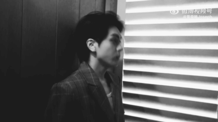 曾舜晞怎么敢说是mv呢 谁被曾舜晞《私有时刻》狠狠拿捏！黑白镜头忧郁感爆棚，谦逊
