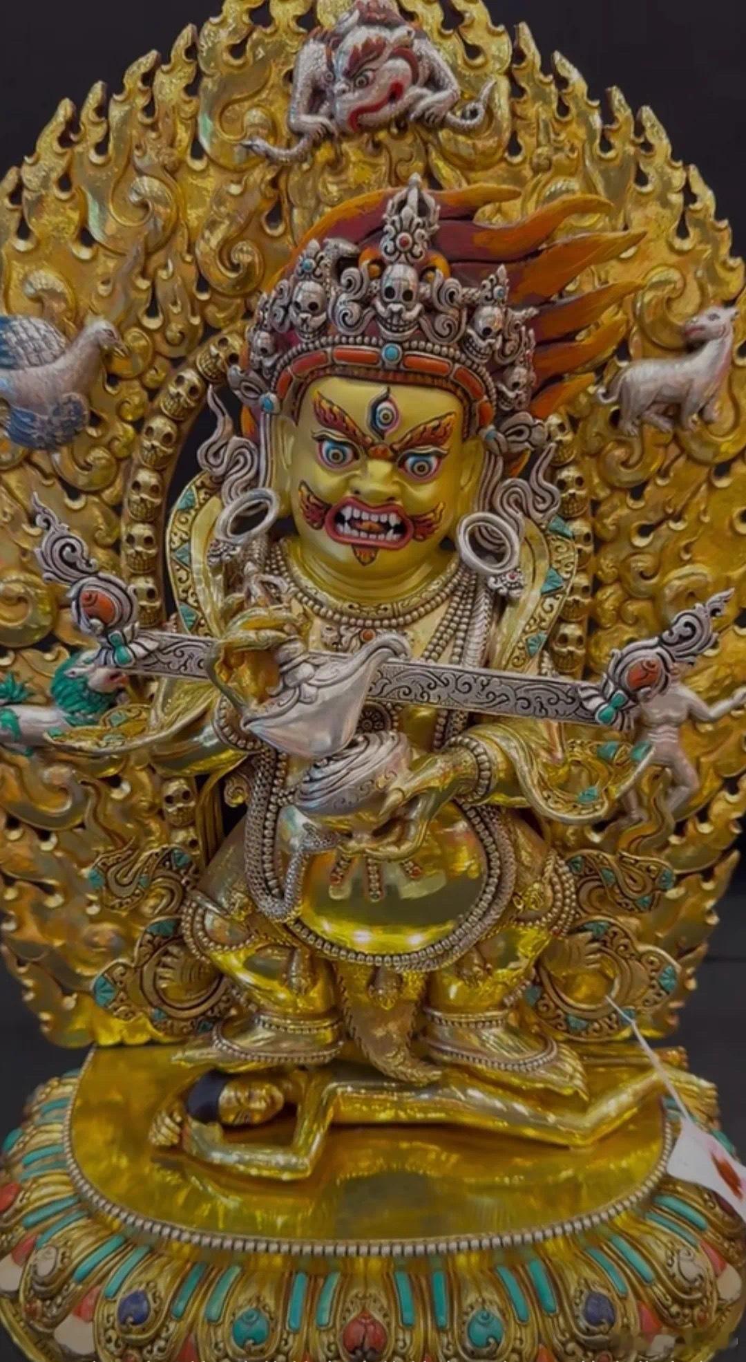 看到一段话：在风浪中，稳住自己的心。心灯不灭，自有光明。莲根深种，终得芬芳。各人