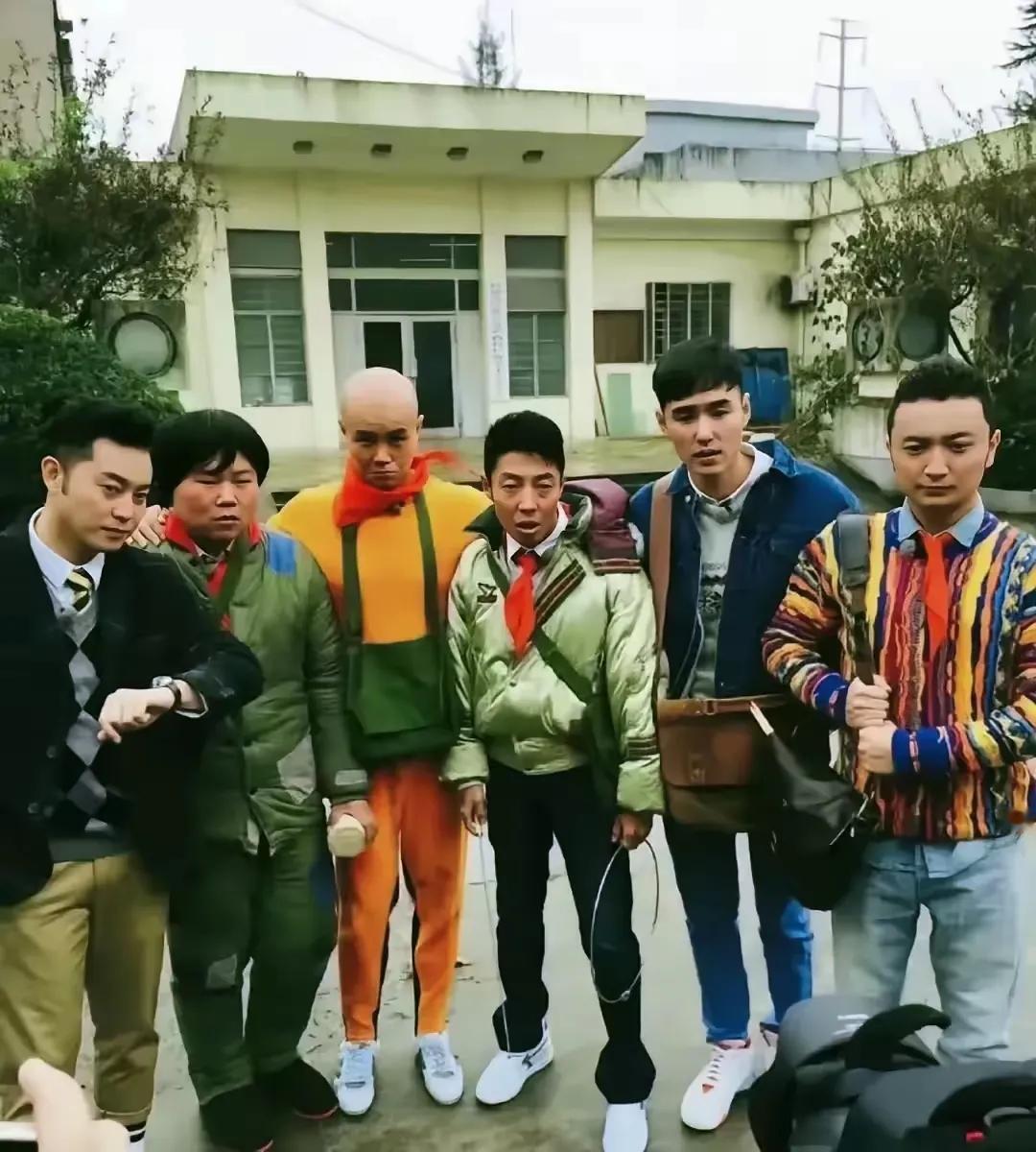 这些主持人名嘴发现什么了？一脸的惊讶！只有小倪目光很淡定。