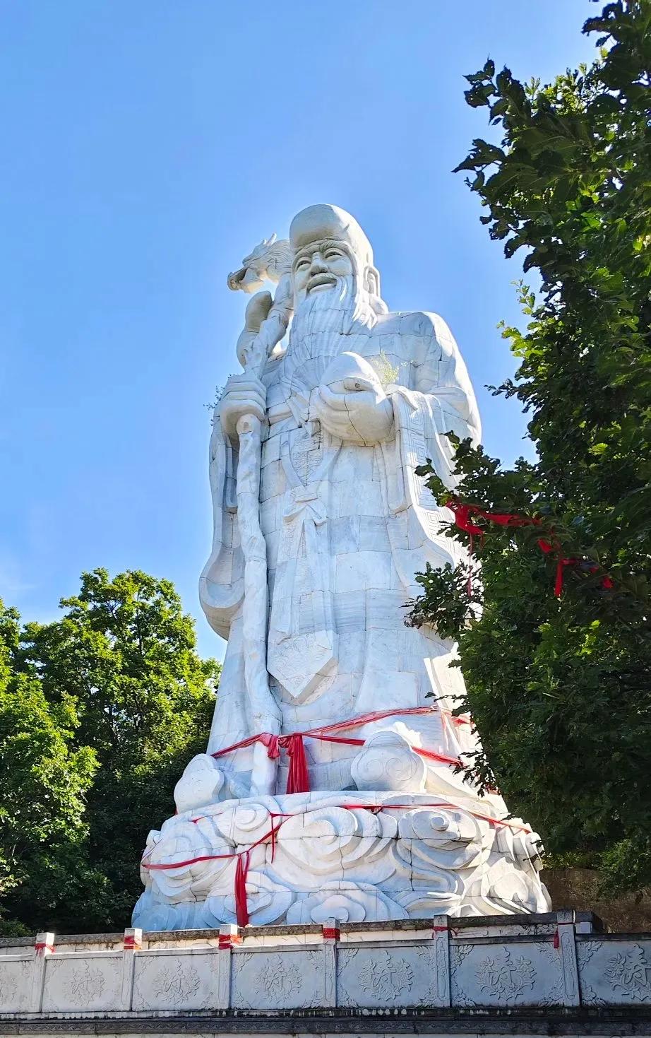 我公公婆婆十九岁结婚，生活了一辈子。这一辈子吵吵闹闹，老婆婆从年轻时候到老，什么