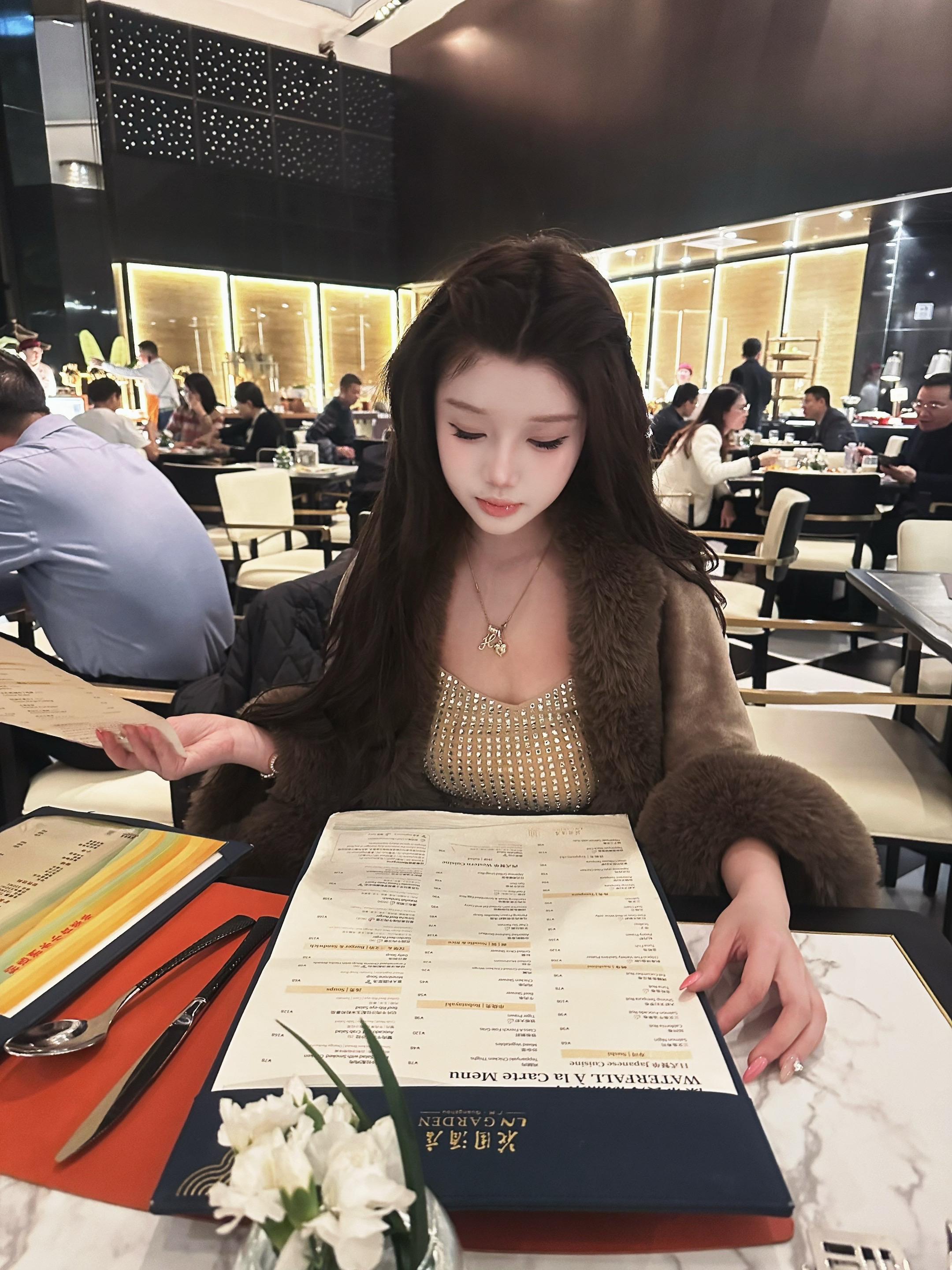 这个世界太随便了 语言没有重量 什么都可以随便 感情是 人也是