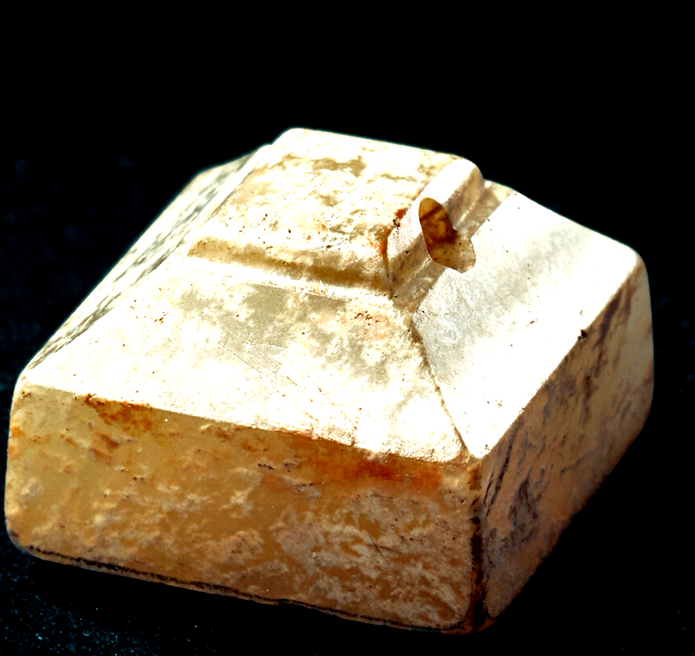 高古玉 汉印的走向，让人唏嘘！首先是它的玉材，是上好优质的新疆和田玉，其次是2千