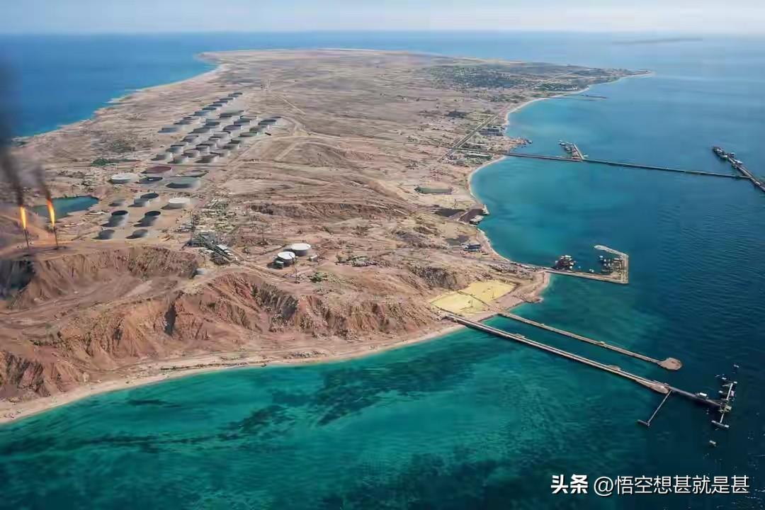 有消息显示，伊朗哈尔克岛局势稳定下来了。美以对哈尔克岛进行破坏性轰炸可以实现，但