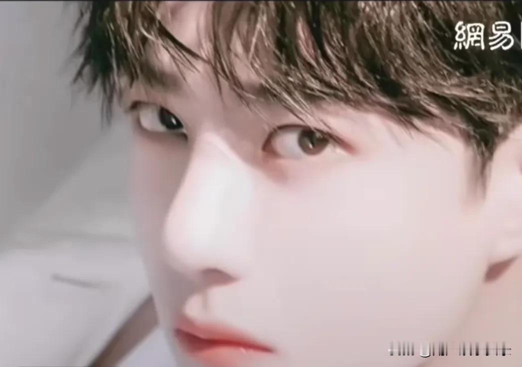 真的是，前半生韩庚，后半生王一博，所以乐华要好好待一博哦，多珍惜这个低调又勤勉的