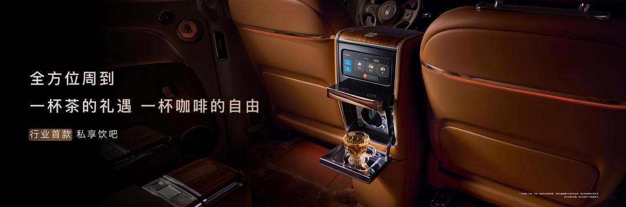 今晚尊界品牌盛典亮相的尊界V800，正式开启预售，售价80万起。其凭借「安全即豪