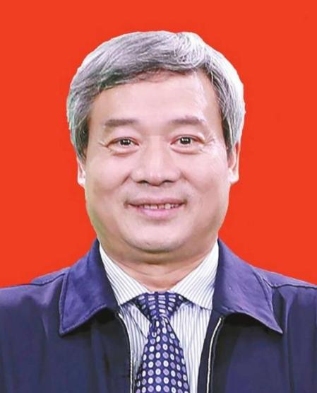 他偷偷挪用9700万公款，此事被央视曝光后，不但没有牢底坐穿，反而被提拔为全国人