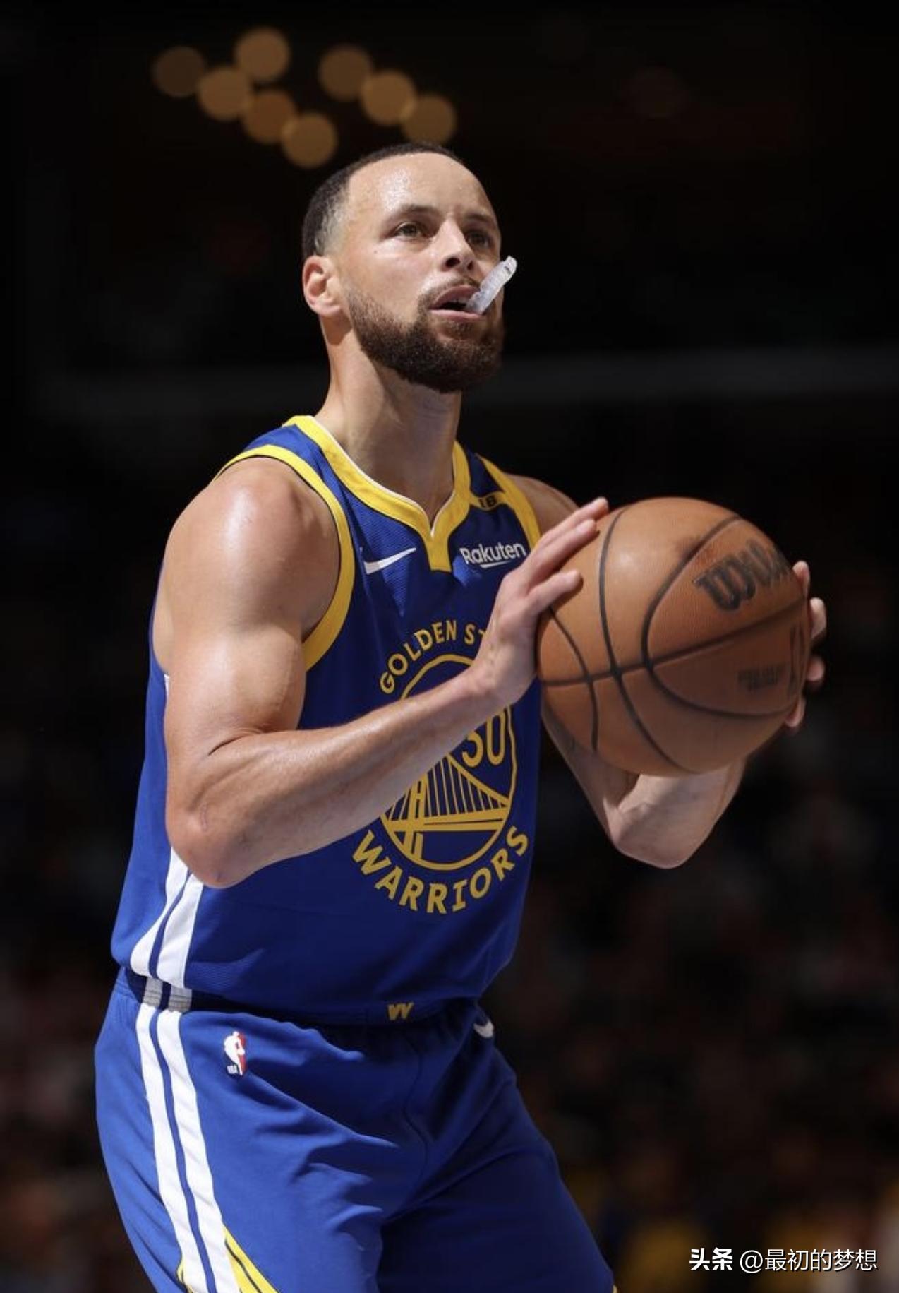 NBA历史五大顶级投手！谁的巅峰时期表现更加抢眼？
 
1. 库里
 
生涯荣誉