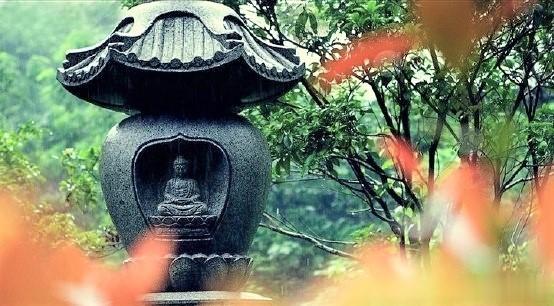 世间种种烦恼的根源都源自于自己，从烦恼发生处反省自己，审视自己，完善自己，成为自