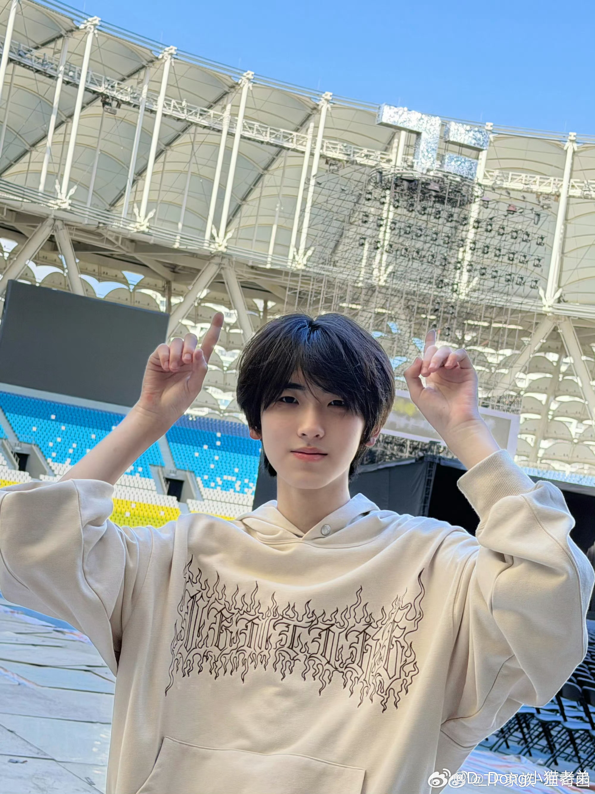 左奇函  💙左奇函 四代唯一all蓝 💙左奇函 四代首位rap作词人 💙左
