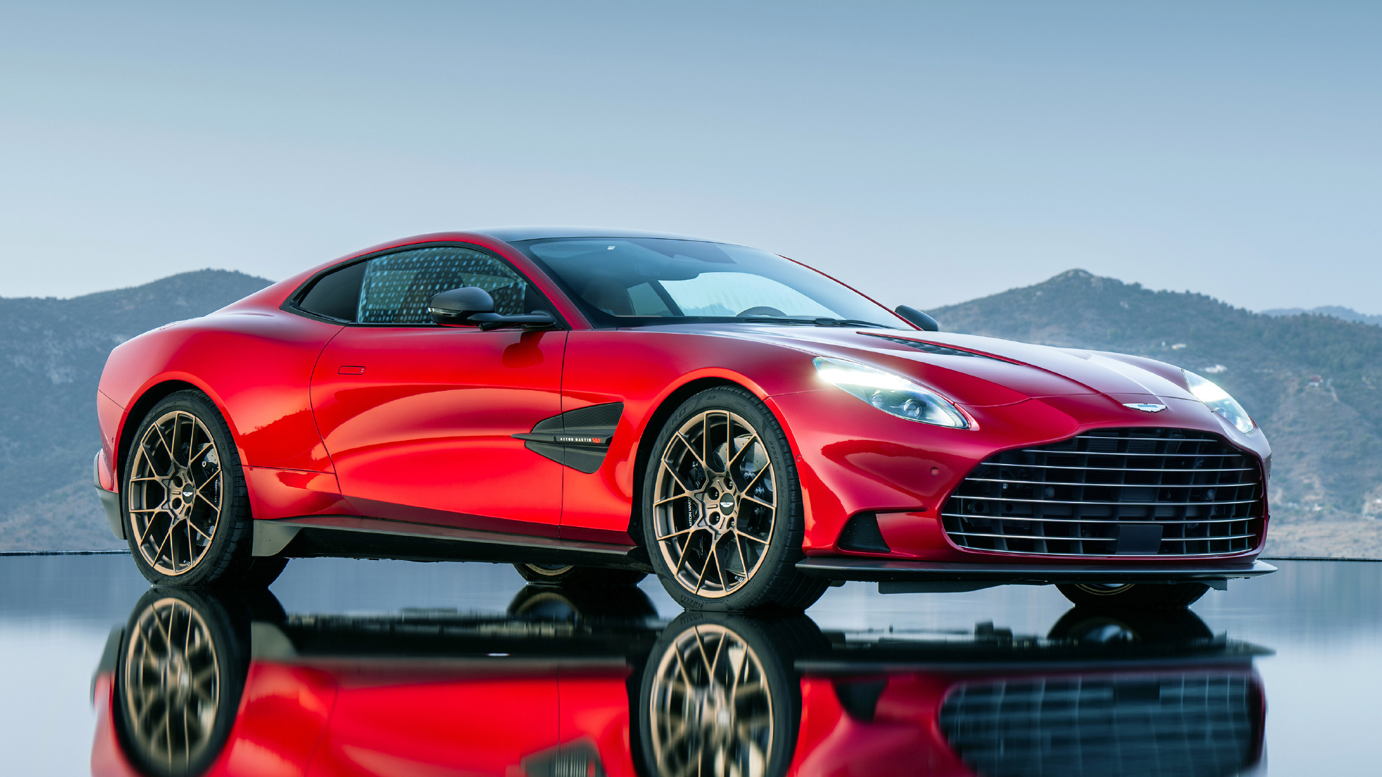 马丁发布全新的Vanquish，5.2T V12。835PS，1000牛·米，加