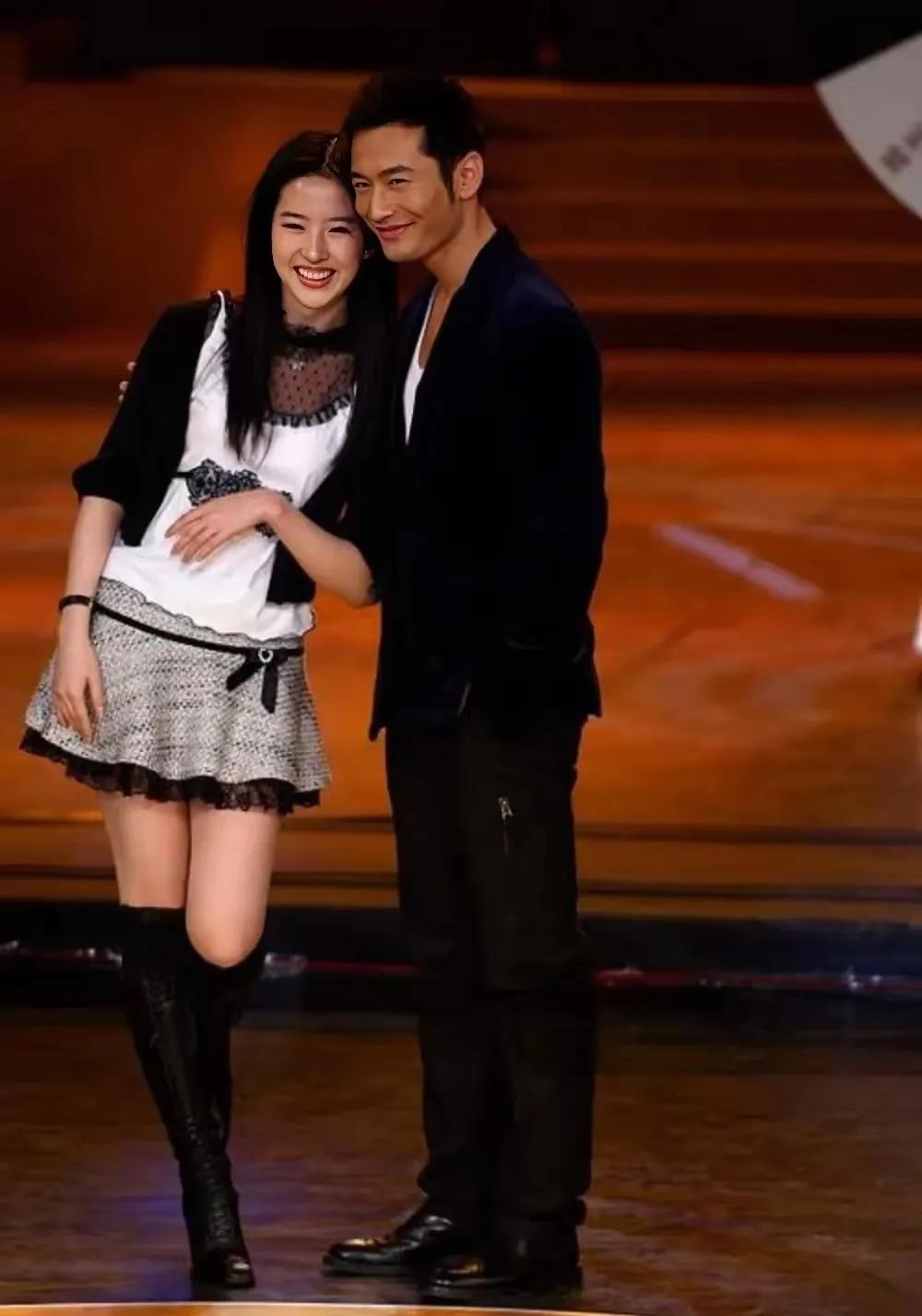 他们俩都没成一对，是那个杨颖比刘亦菲漂亮吗？在一起演了那么久的情人都没有因戏生情