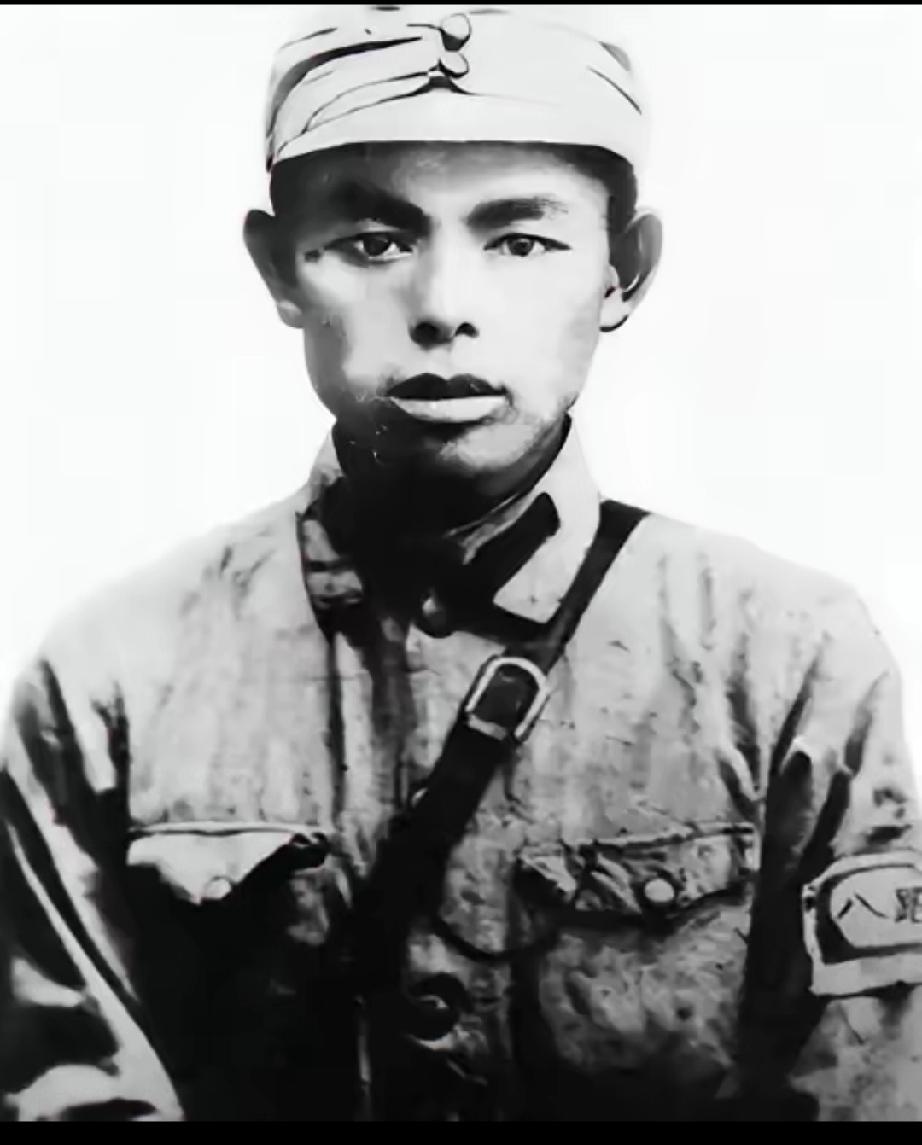 **标题：**
 23岁营长夜袭日军机场，
炸毁24架敌机，
b他的名字不应被遗