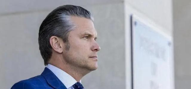 美国防长的一句话让美国人破了防，他表示中美要是开打，不出半个小时，他们的航母全得