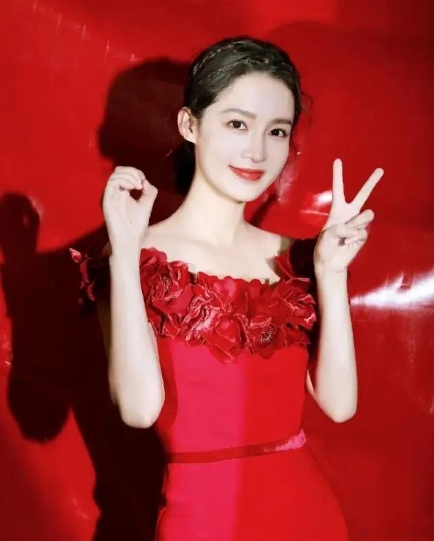 春晚彩排又加新人了除了之前现身彩排的刘宇宁，白鹿，田曦薇等，最近王楚然，李沁，刘