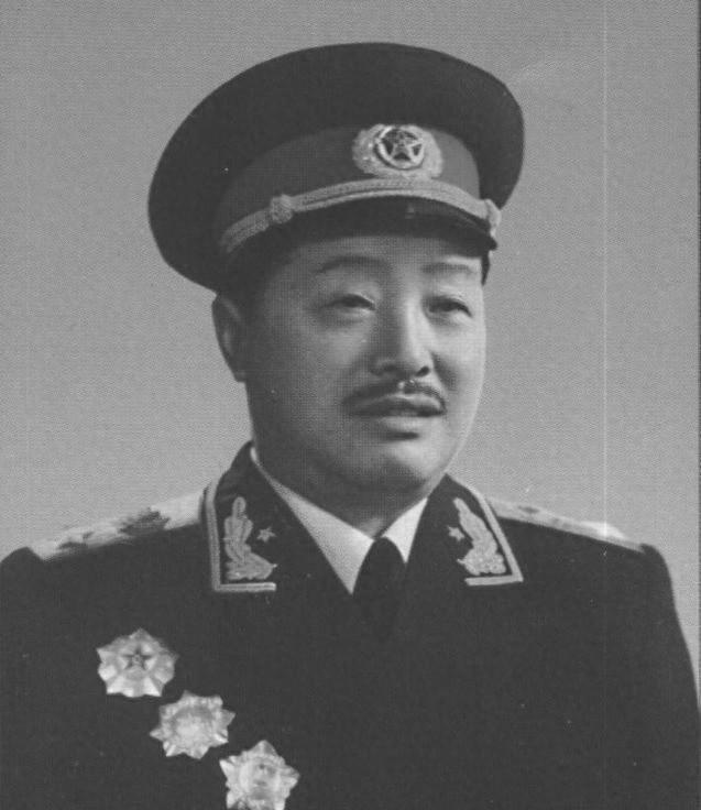 1974年贺龙被正式平反，家中灵堂悼念，开国少将回忆老总最喜欢吃猪耳朵吗？
19