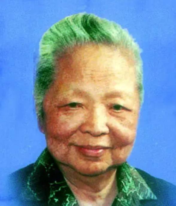 1957年， 美国海关 私吞了中国女人行李箱里面的6800美金，她却开心地笑了。