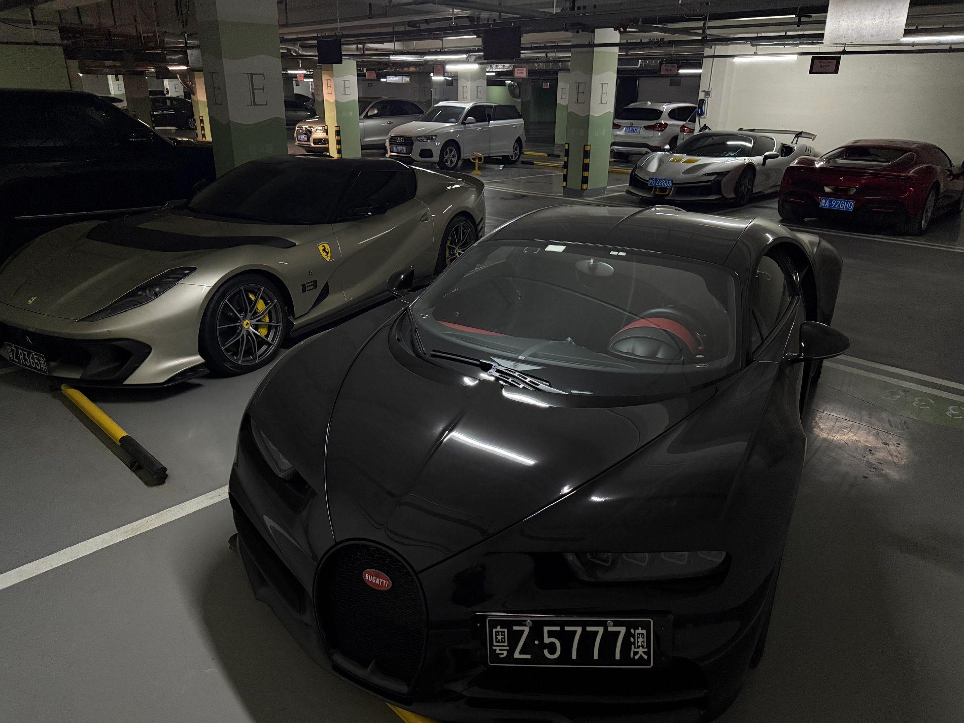 济南顶级车库迎来刷新，三台神车加一辆296场面真的太震撼了