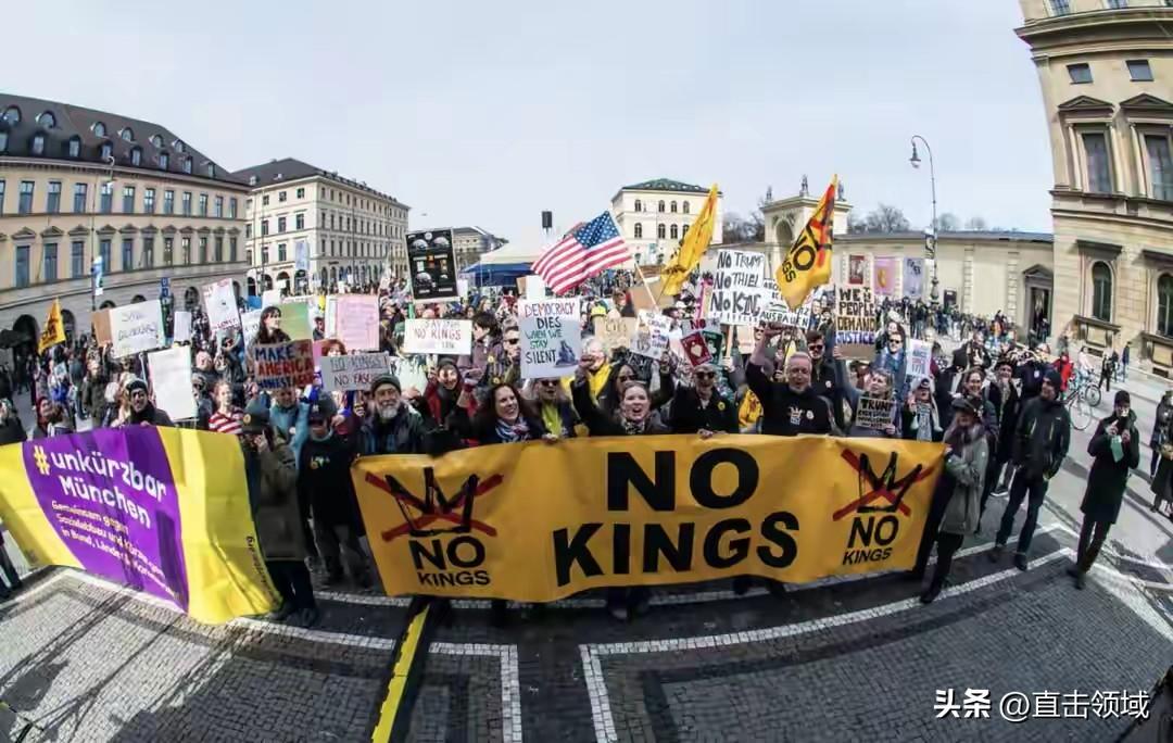 900万美国人上街了，这可不是闹着玩的。特朗普的“国王梦”做到头了，老百姓不买账